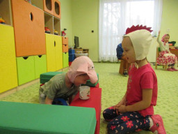 Hrajeme pohádku O slepičce a kohoutkovi
